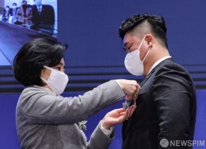 대통령 산업포장-인천상인연합회 이덕재 회장님 